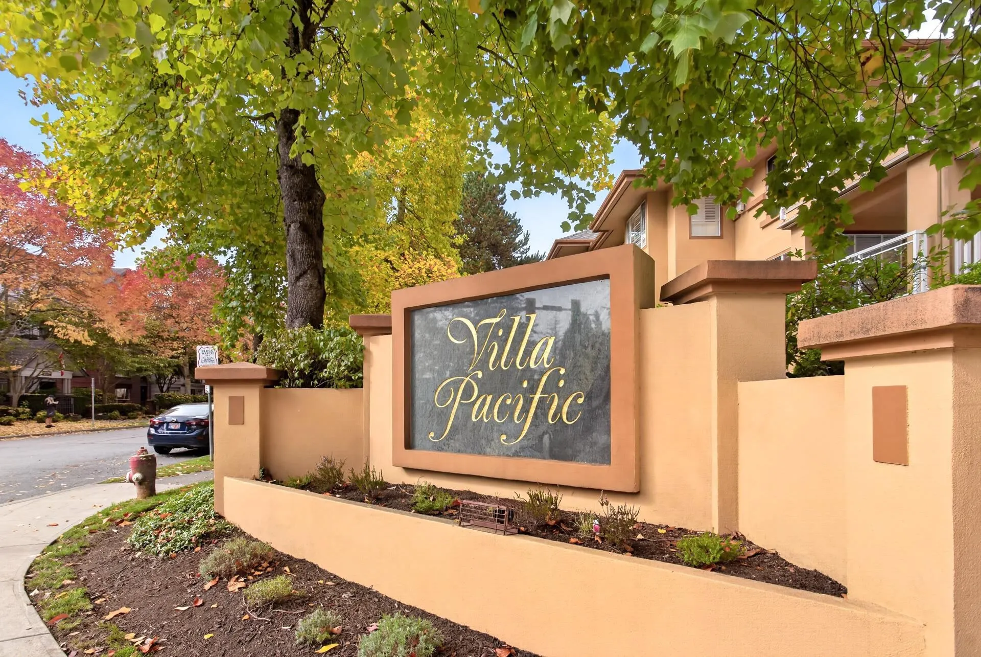 15155 22 Avenue #208