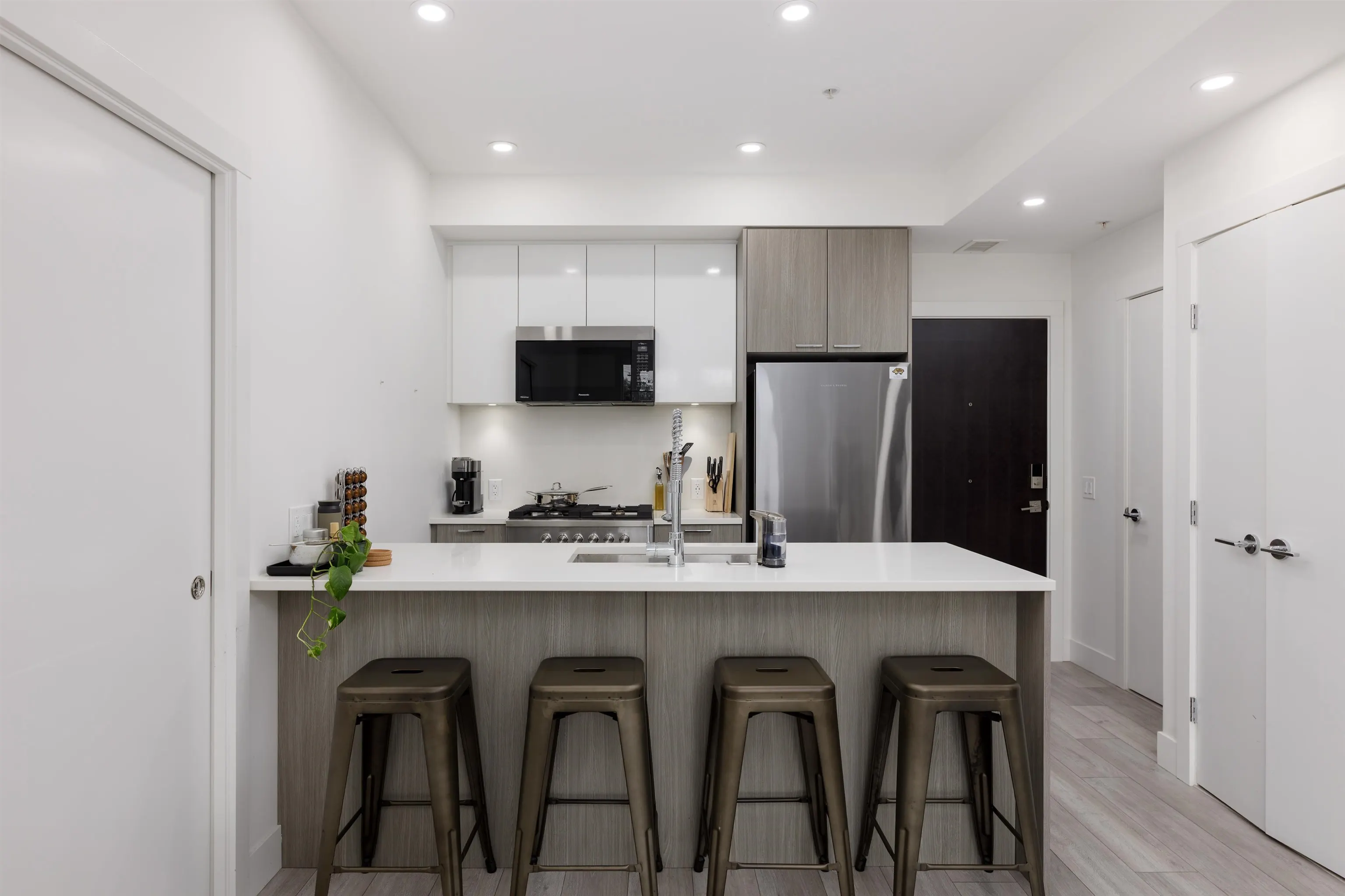 979 E 19th Avenue #204