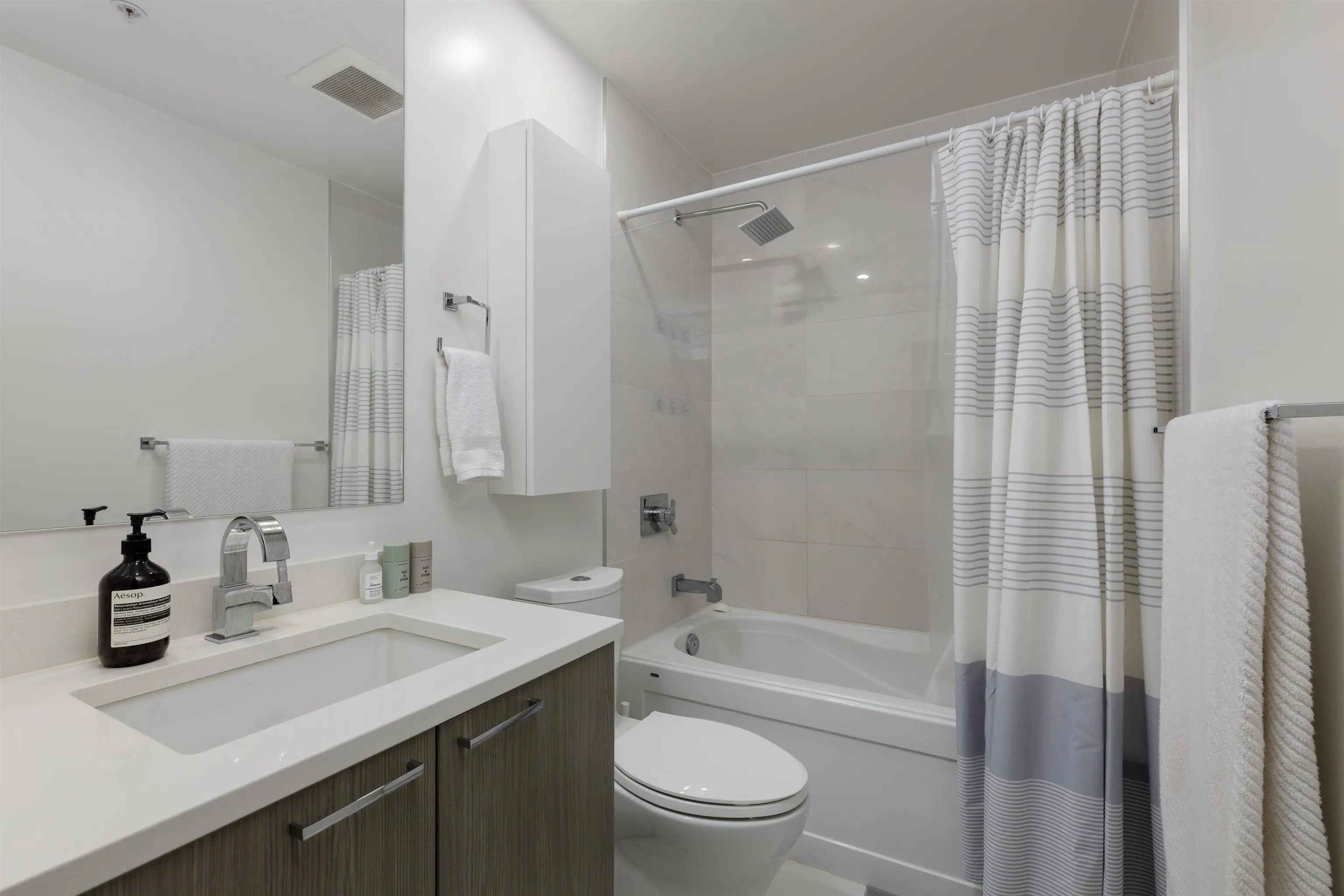 979 E 19th Avenue #204