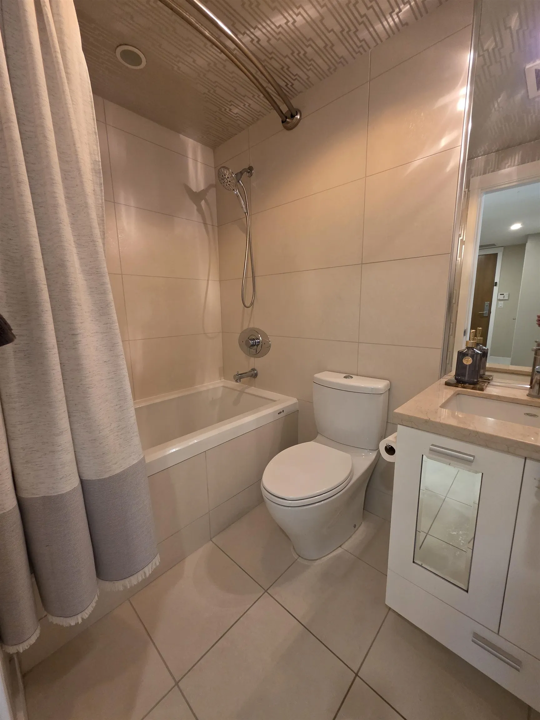 15152 Russell Avenue #204