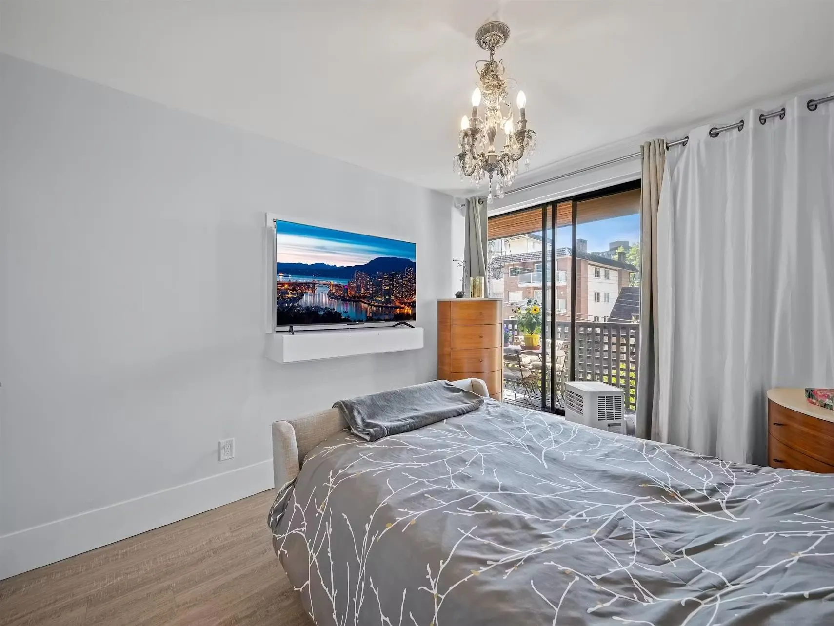 141 W 13th Street #210