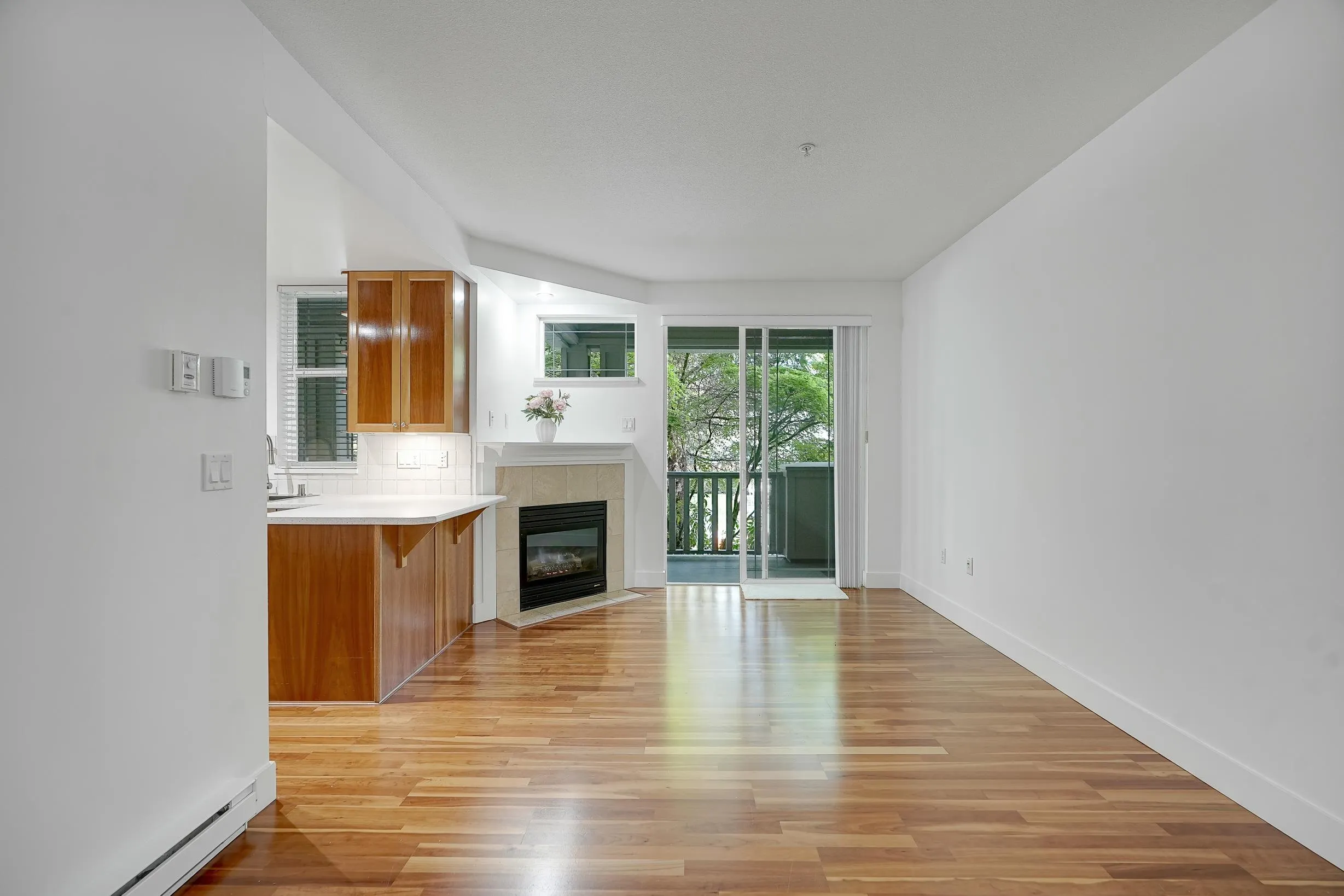 15350 16a Avenue #211