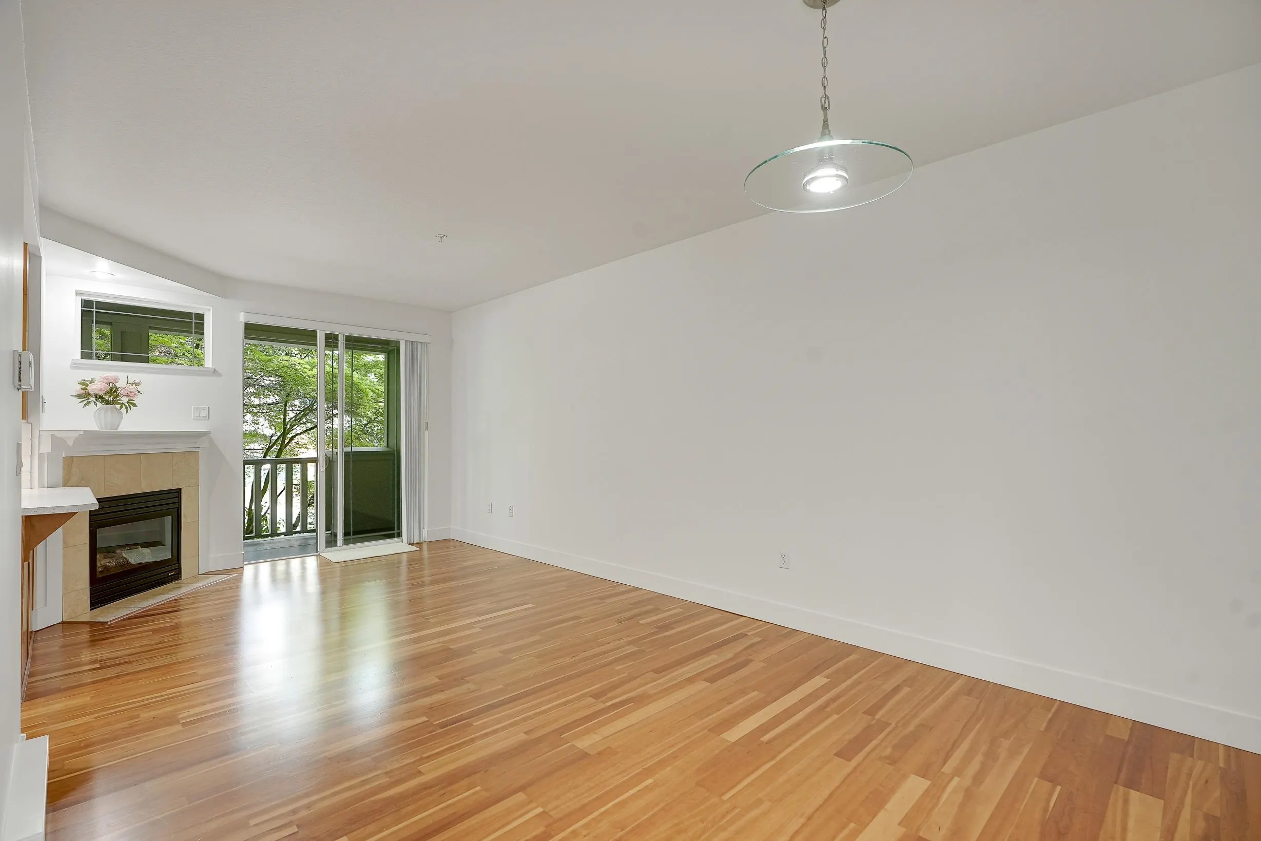 15350 16a Avenue #211