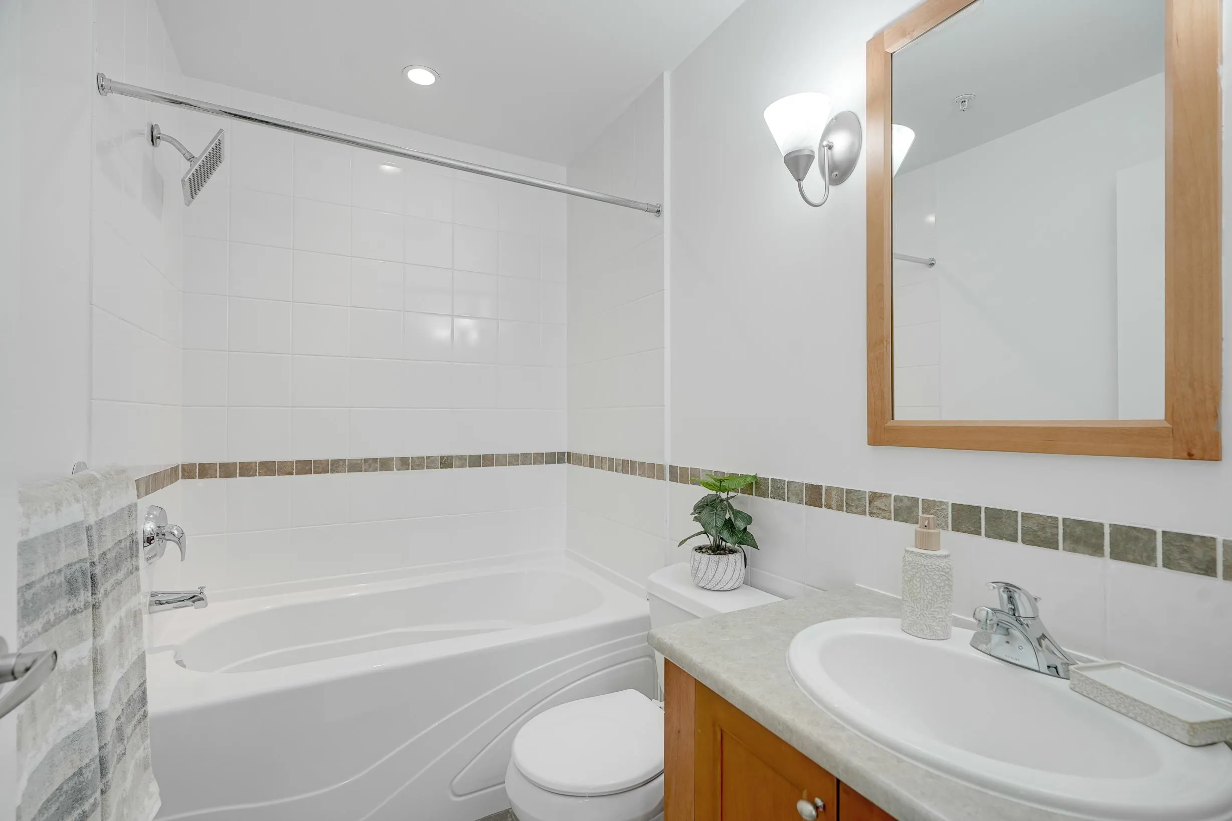15350 16a Avenue #211