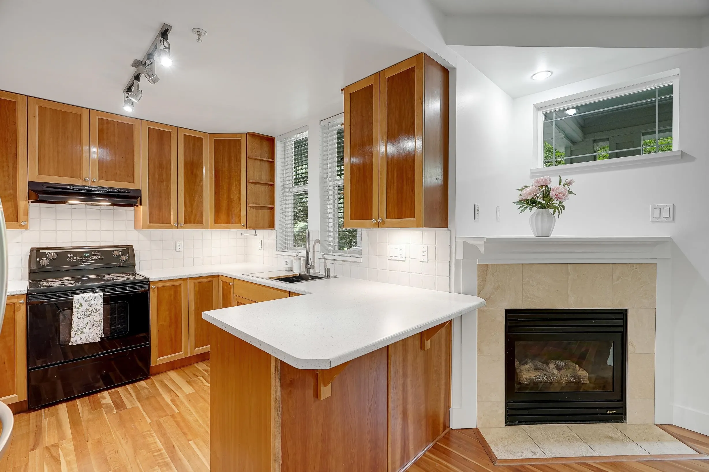 15350 16a Avenue #211