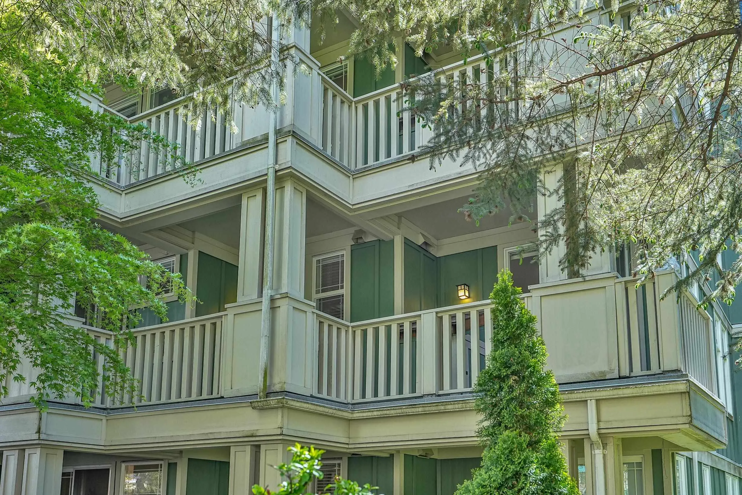 15350 16a Avenue #211
