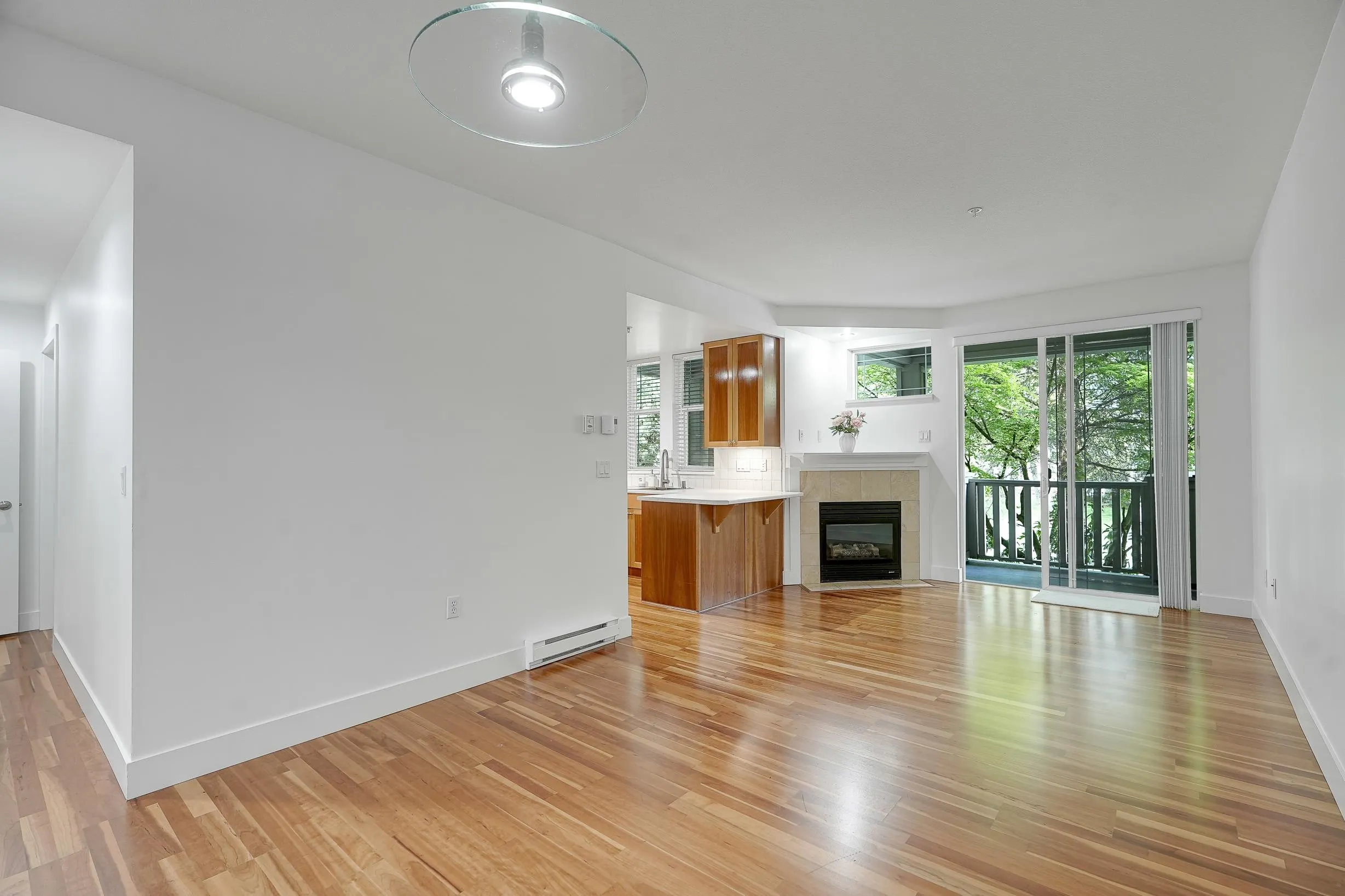 15350 16a Avenue #211