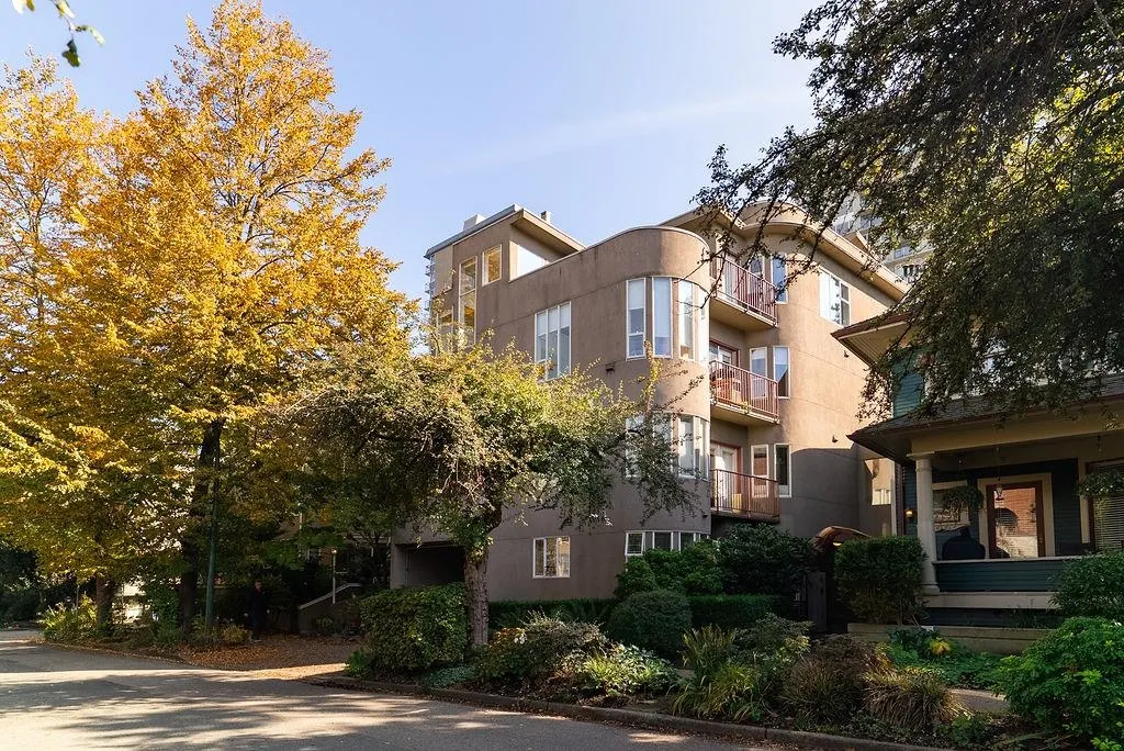 1050 Nicola Street #202
