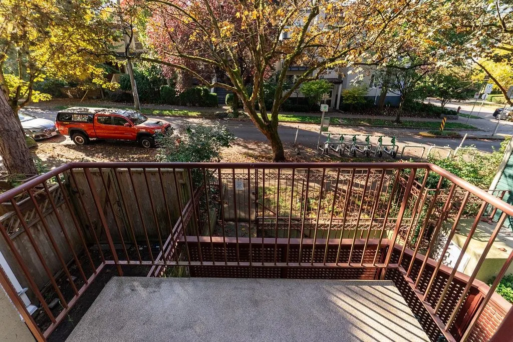 1050 Nicola Street #202