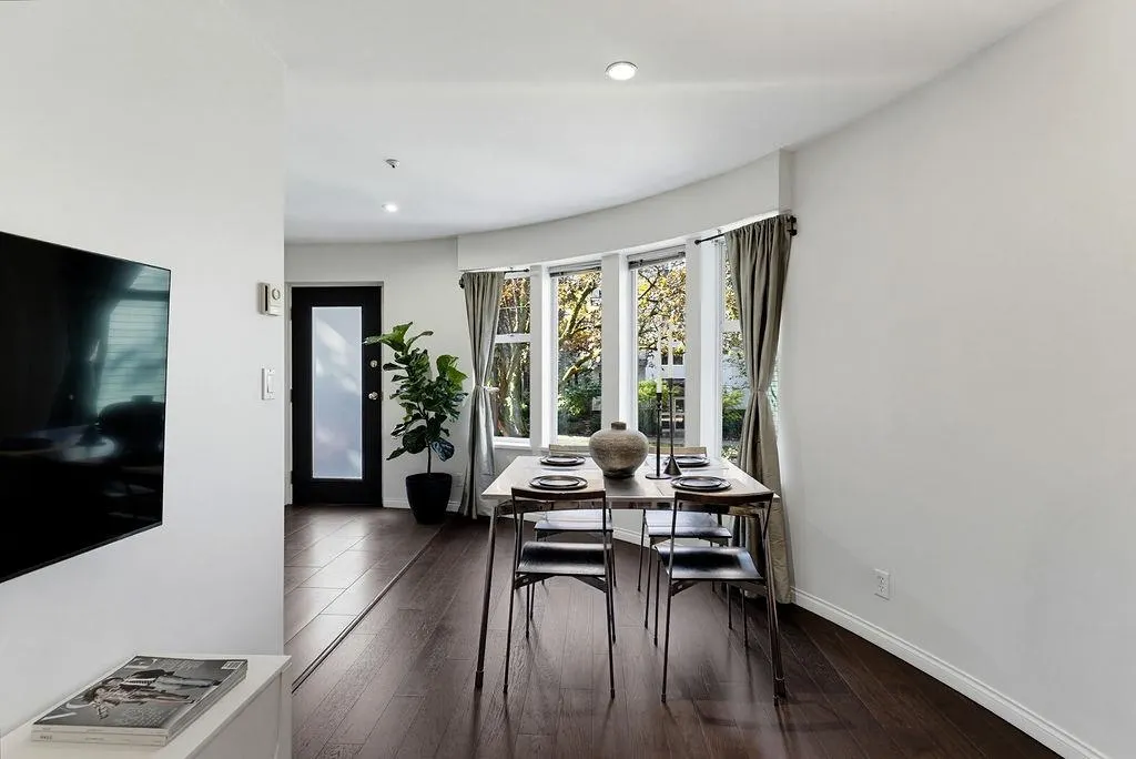1050 Nicola Street #202