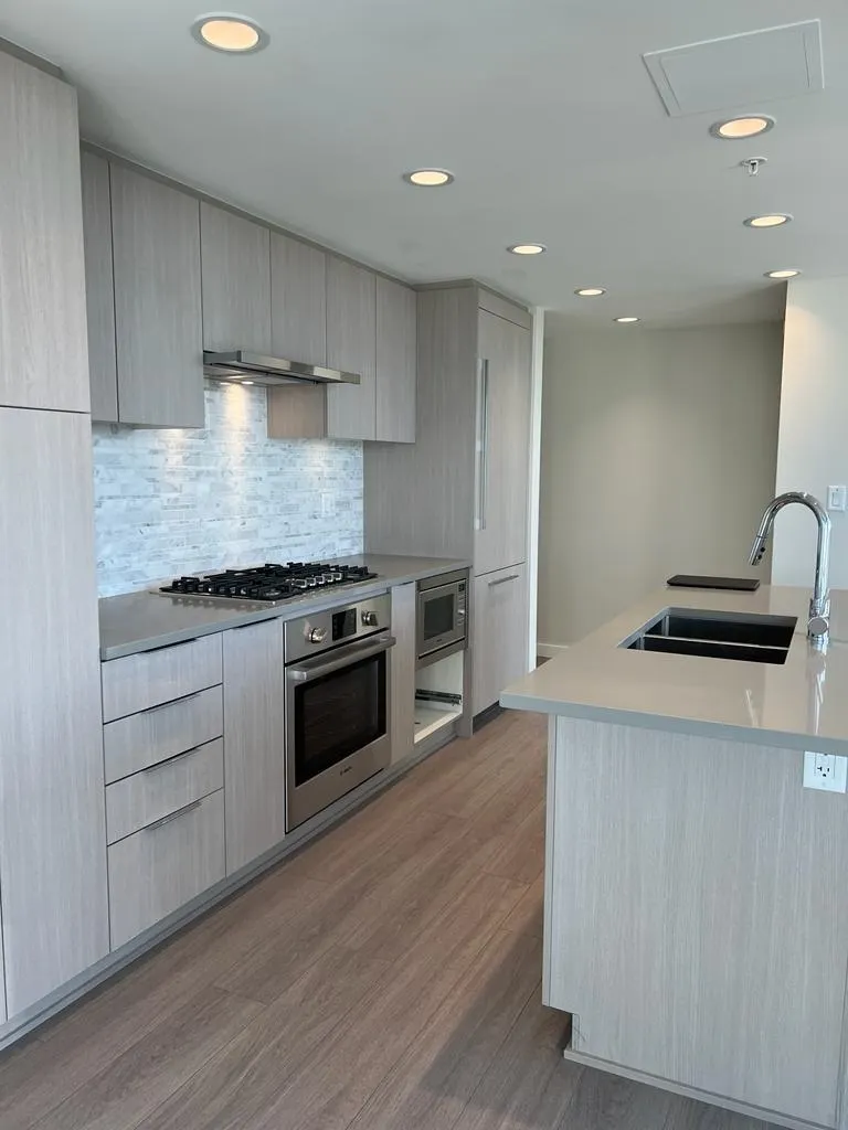 1182 Westwood Street #3806