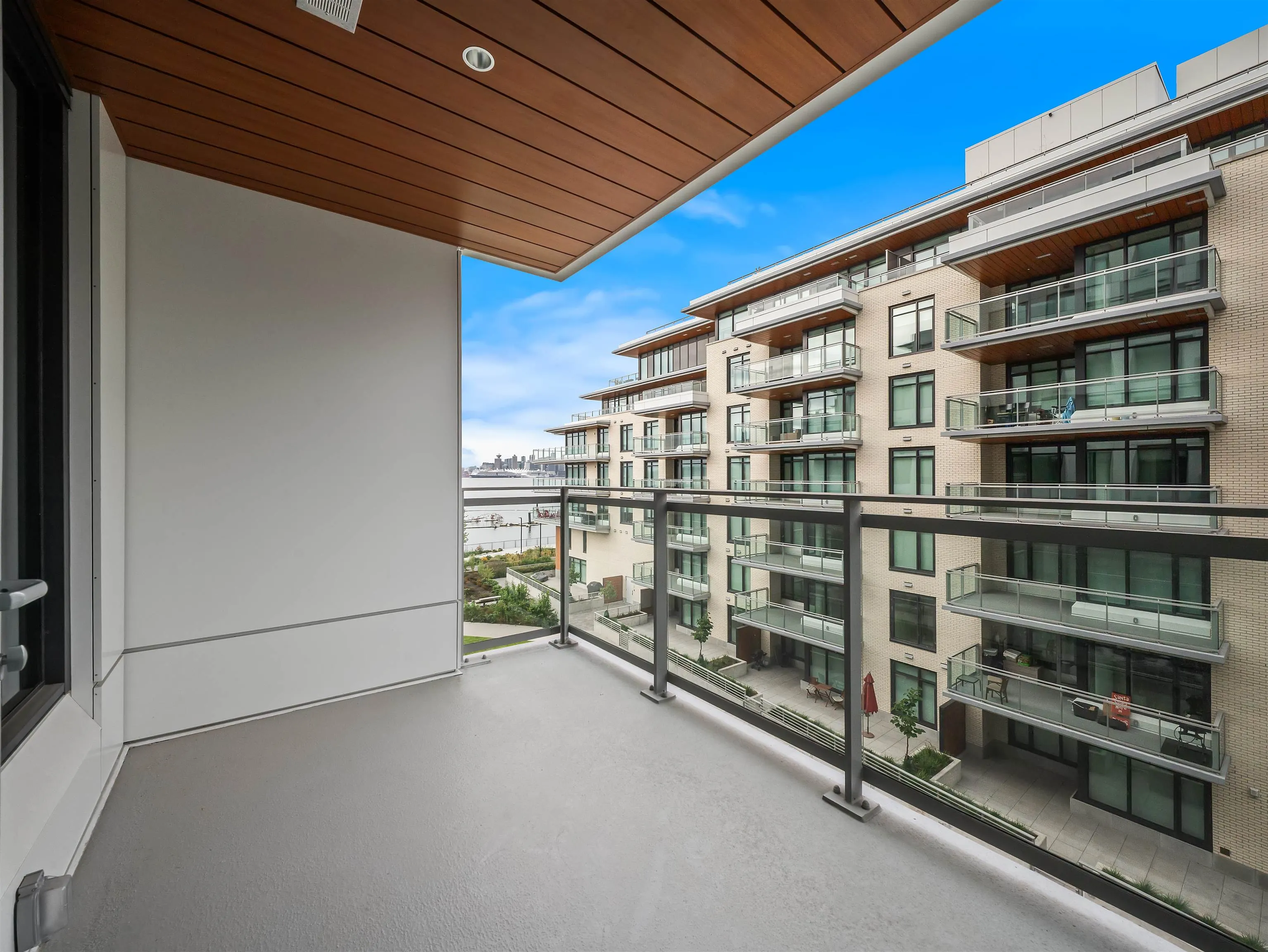 755 Harbourside Drive #425