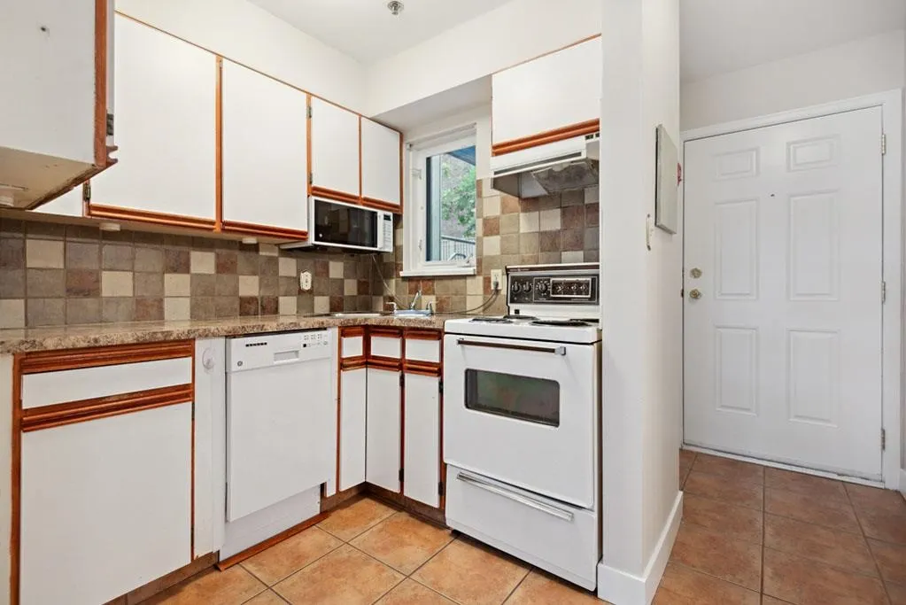 1205 W 14th Avenue #103
