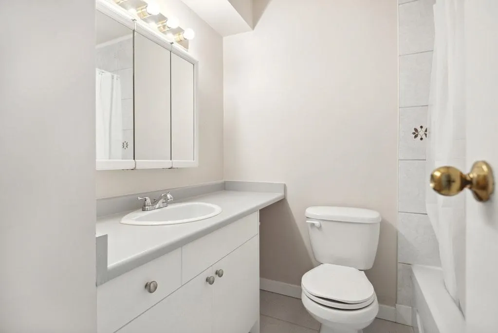 1205 W 14th Avenue #103