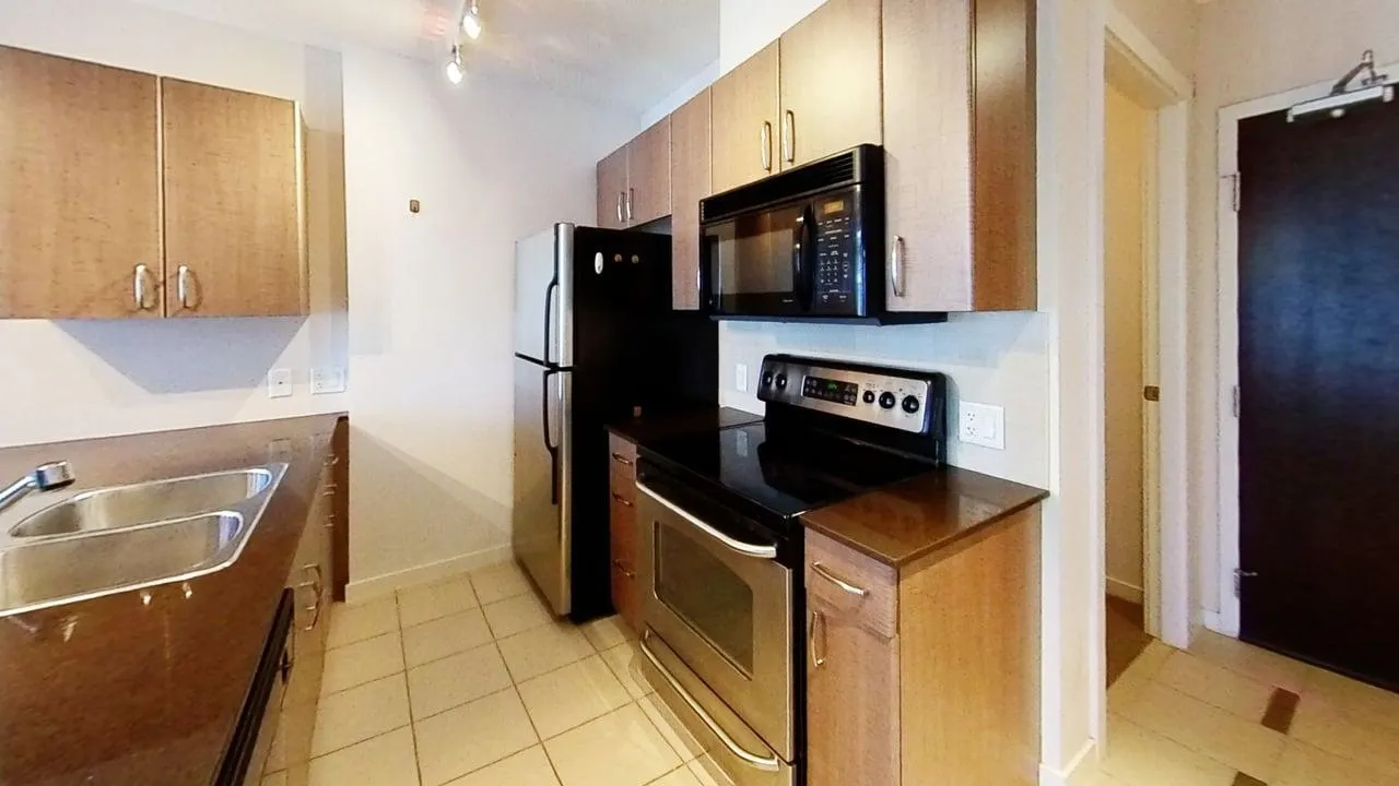 610 Granville Street #21XX