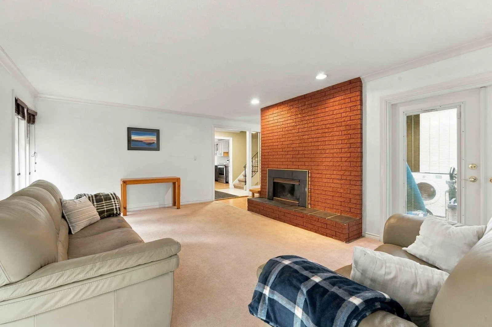 6671 Carncross Crescent