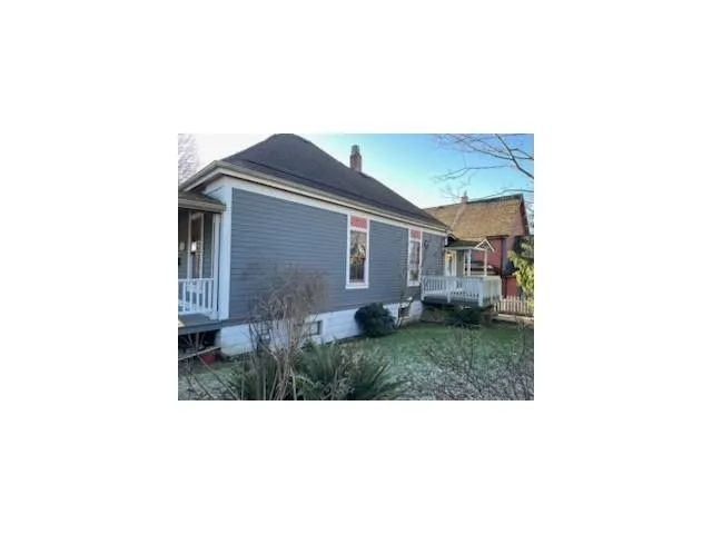 324 Tenth Street
