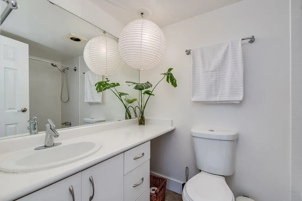 2458 York Avenue #102