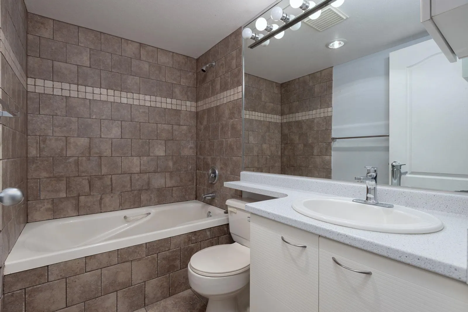 121 Tenth Street #1806