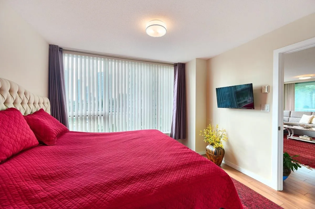 2232 Douglas Road #805