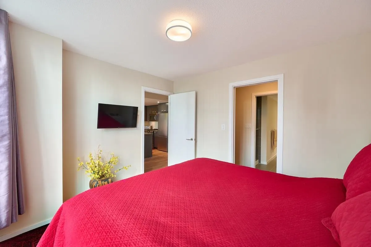 2232 Douglas Road #805