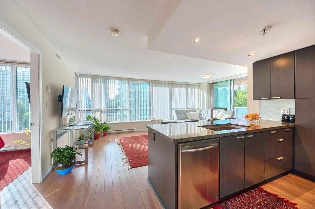 2232 Douglas Road #805