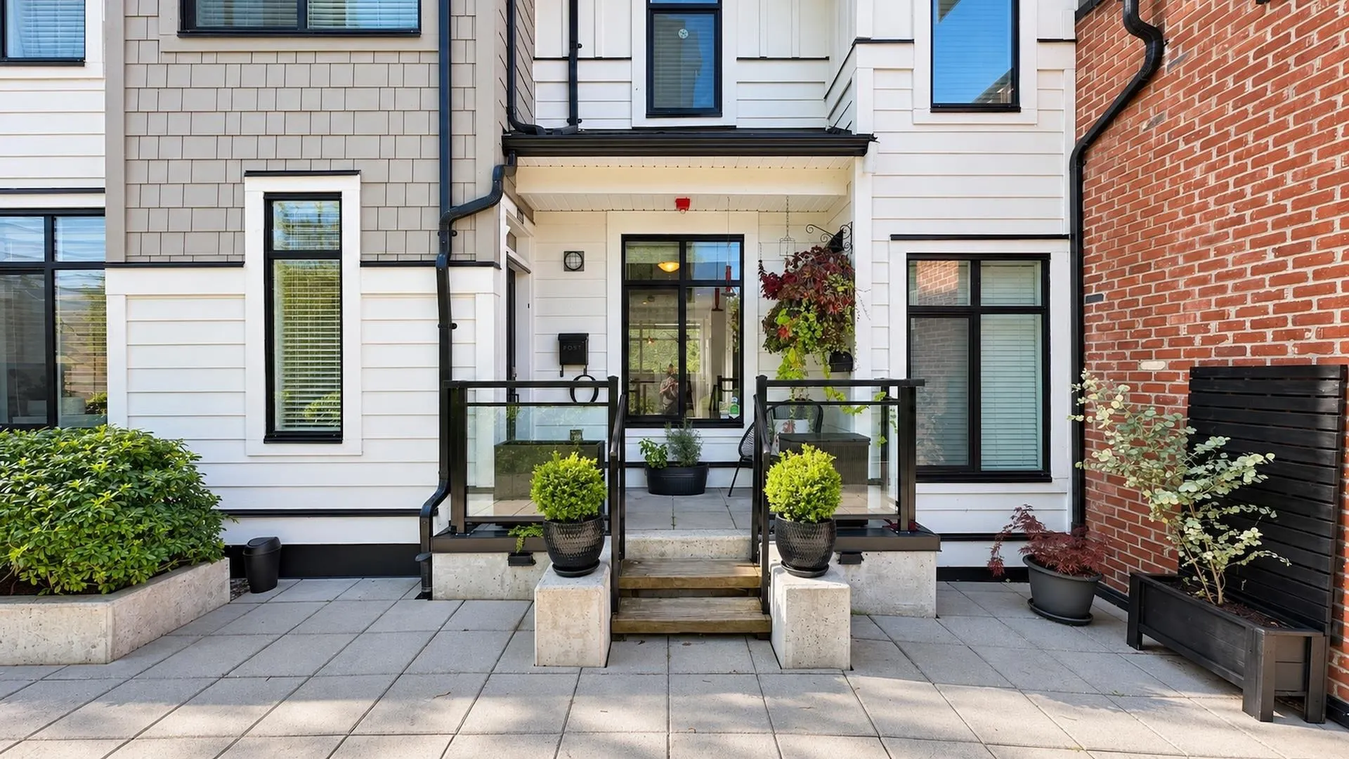 16528 24a Avenue #203