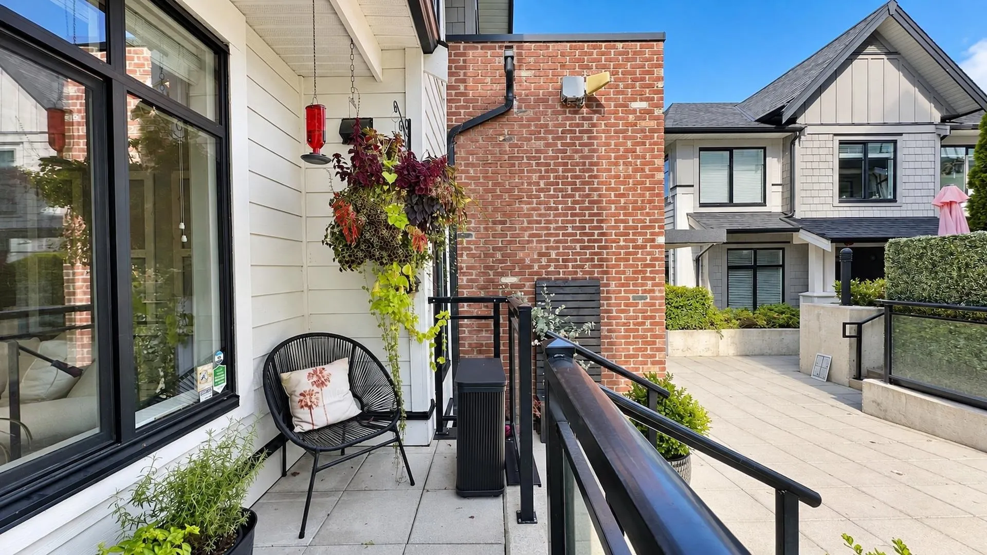 16528 24a Avenue #203
