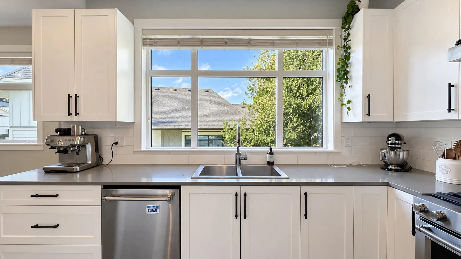 16528 24a Avenue #203