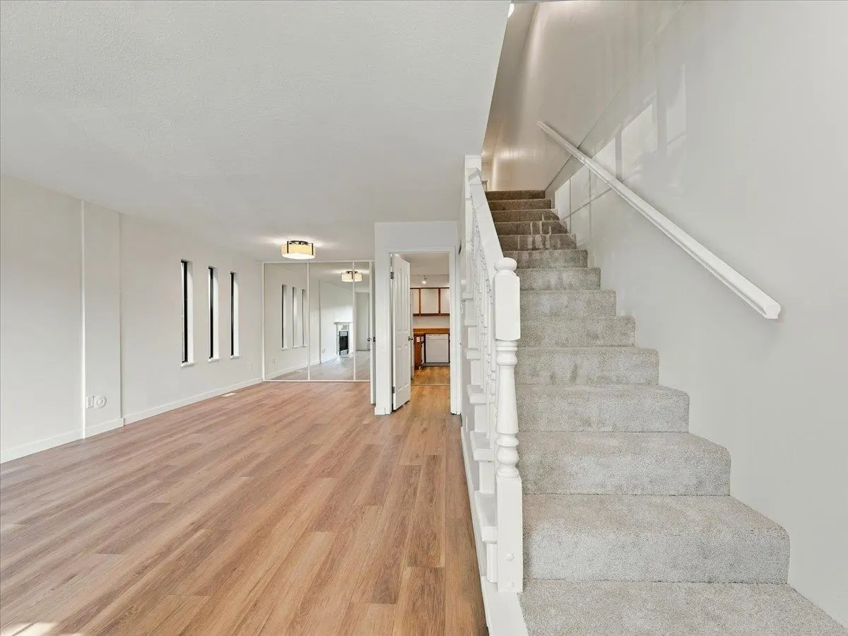 240 E 18th Street