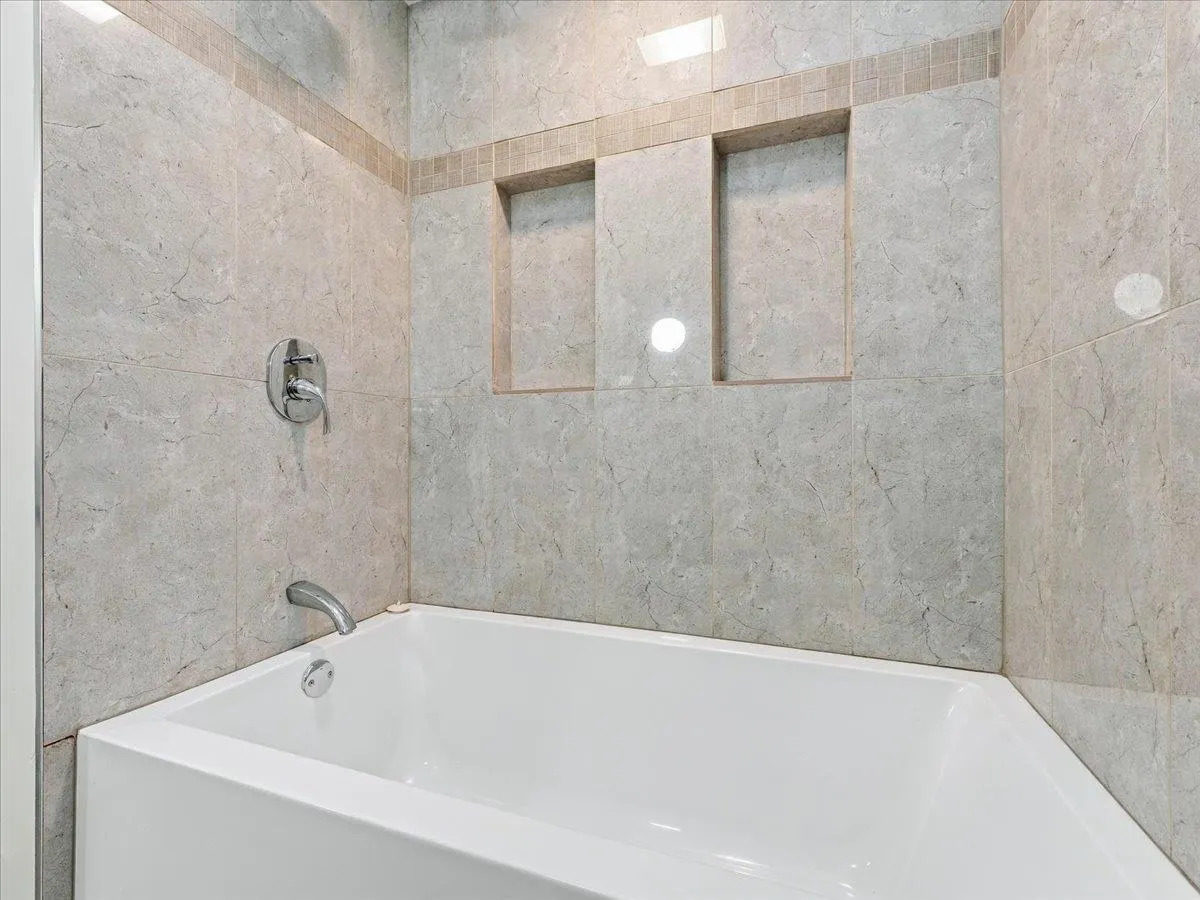 240 E 18th Street