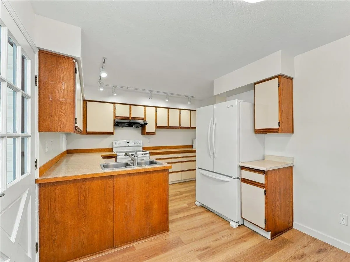 240 E 18th Street