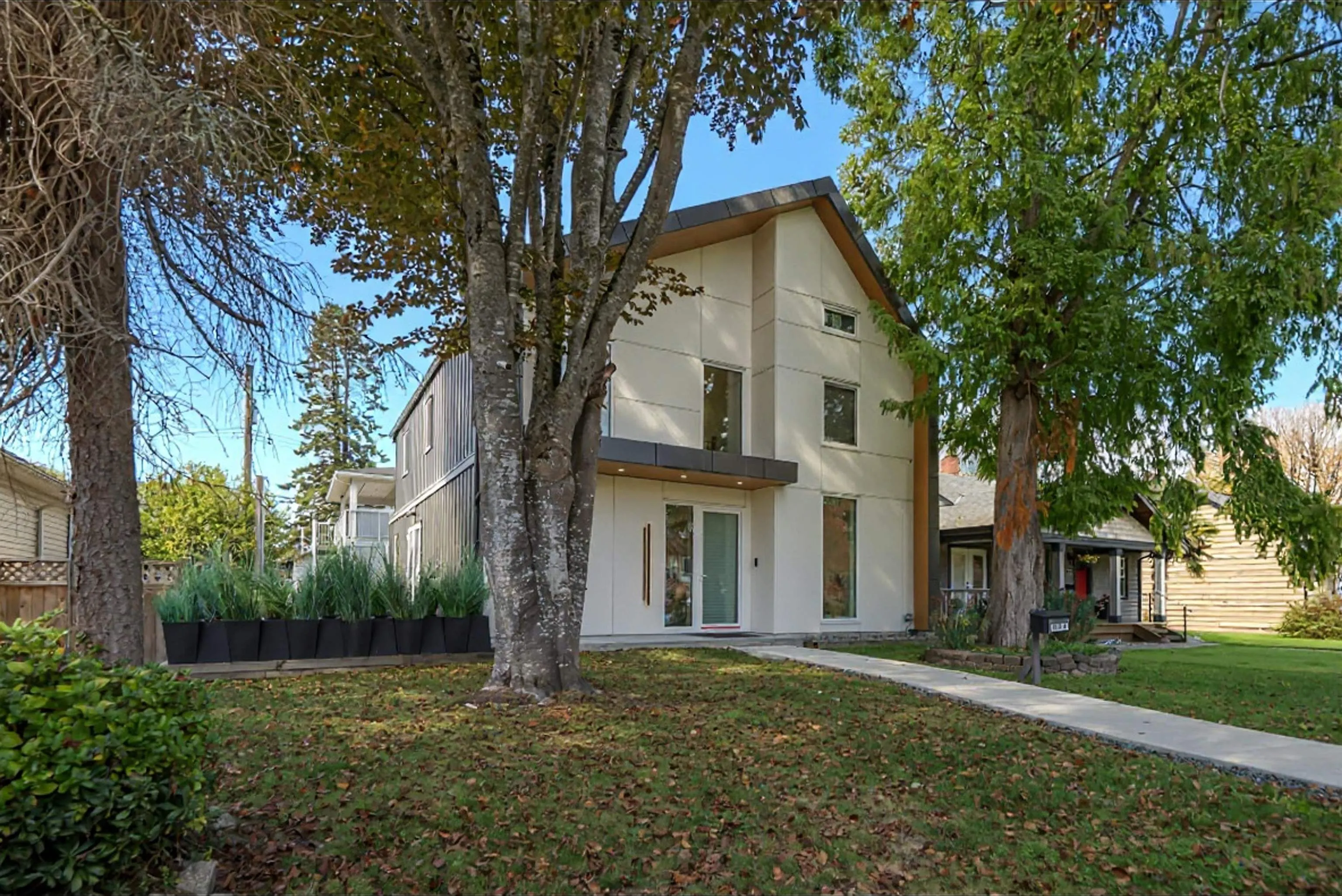 251 Douglas Crescent