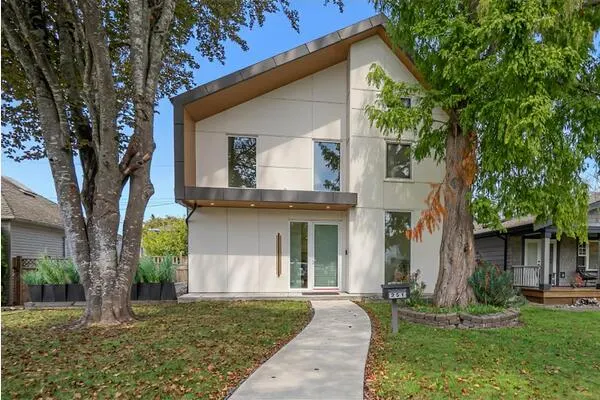 251 Douglas Crescent