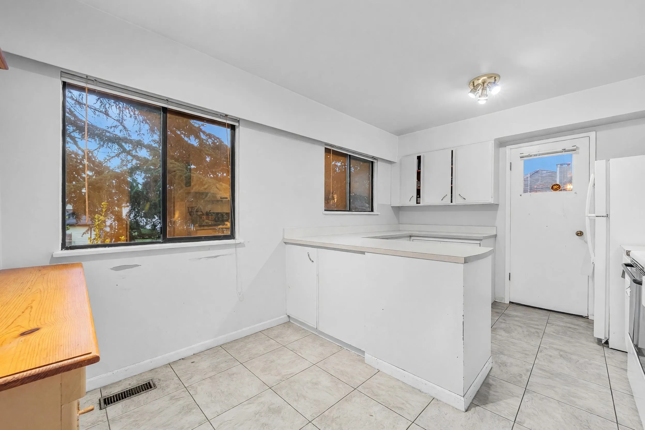6220 Mara Crescent