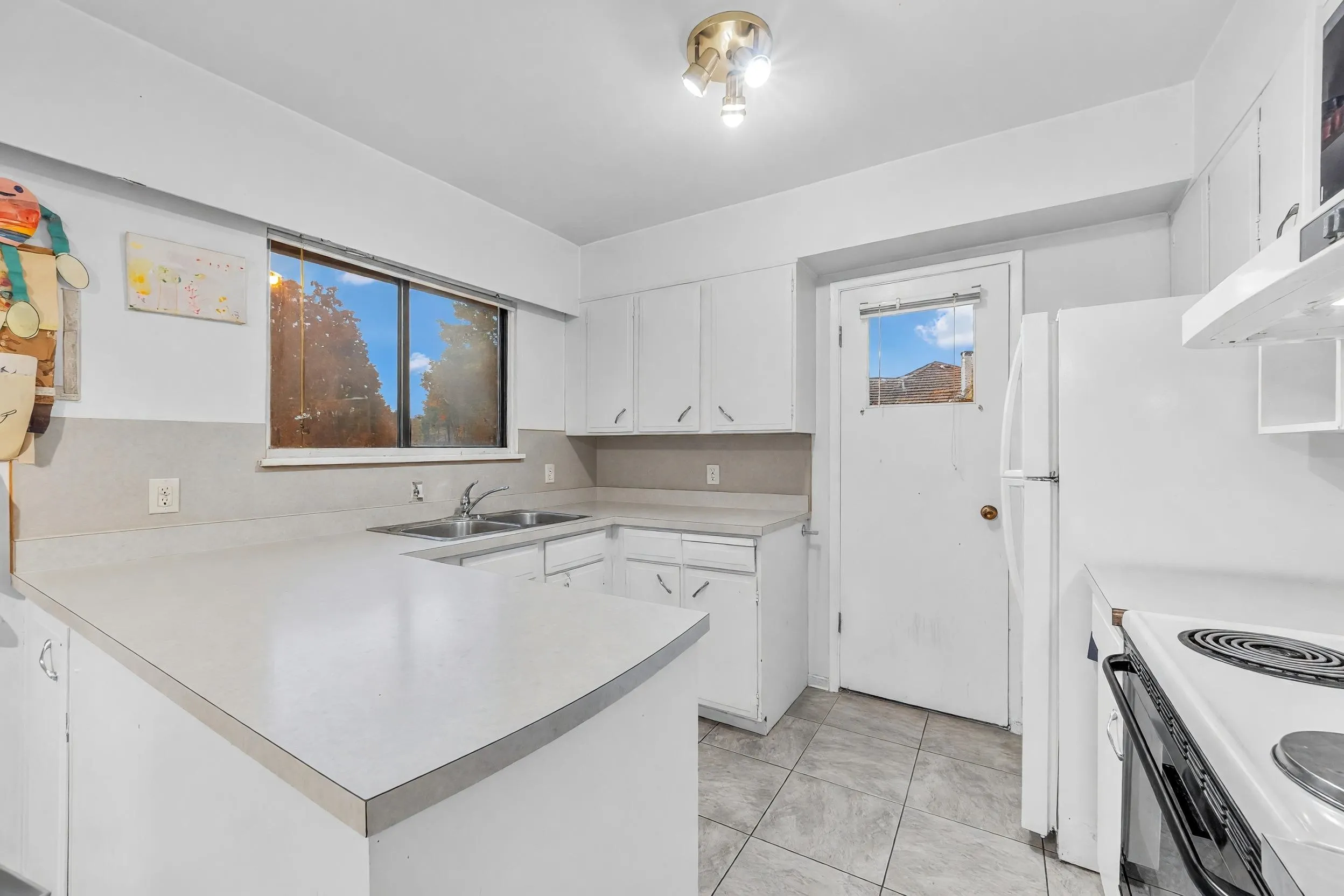 6220 Mara Crescent