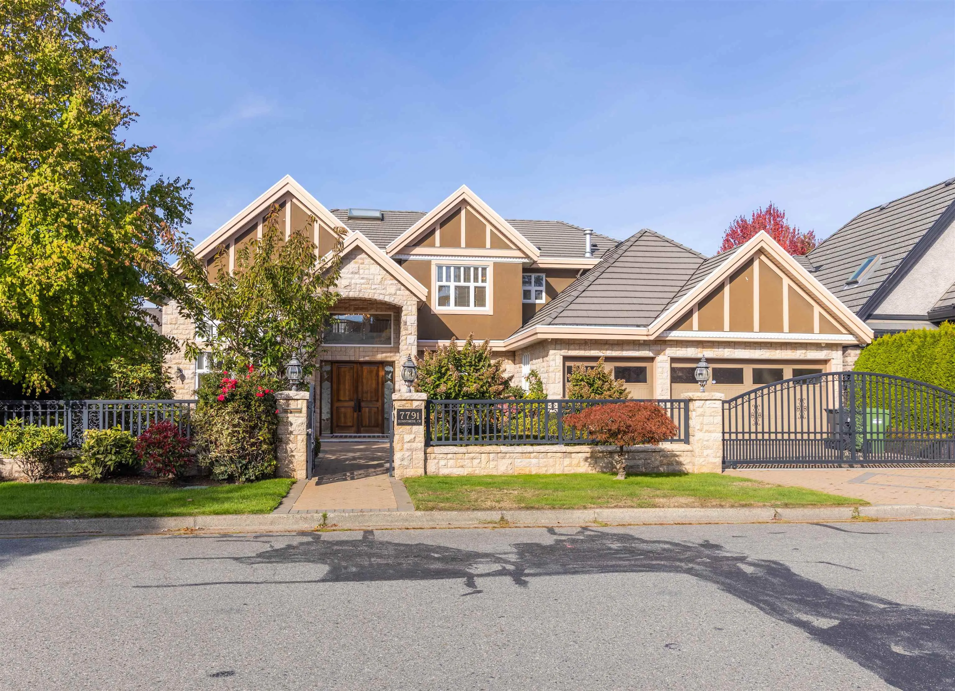 7791 Sunnymede Crescent