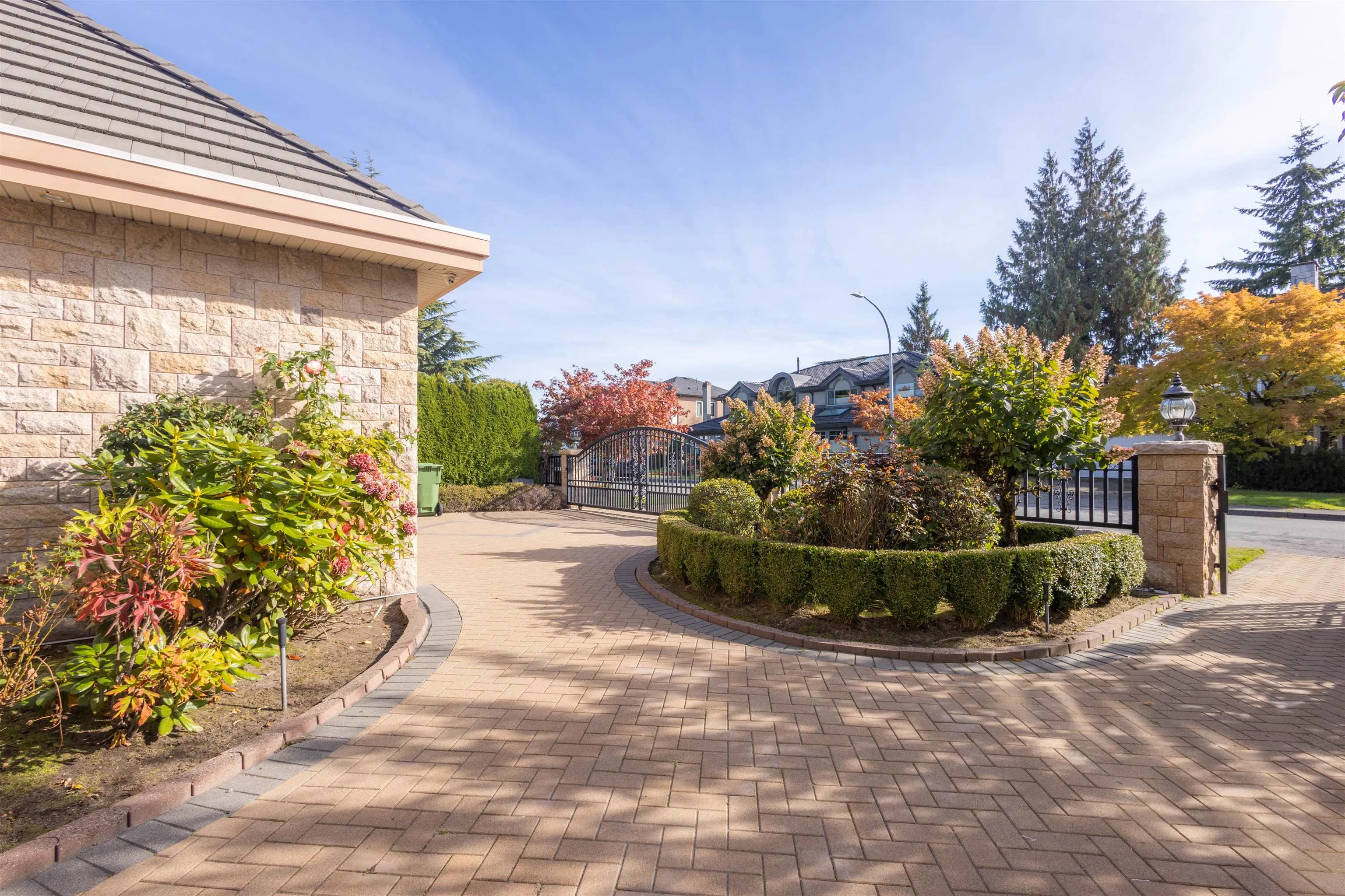 7791 Sunnymede Crescent