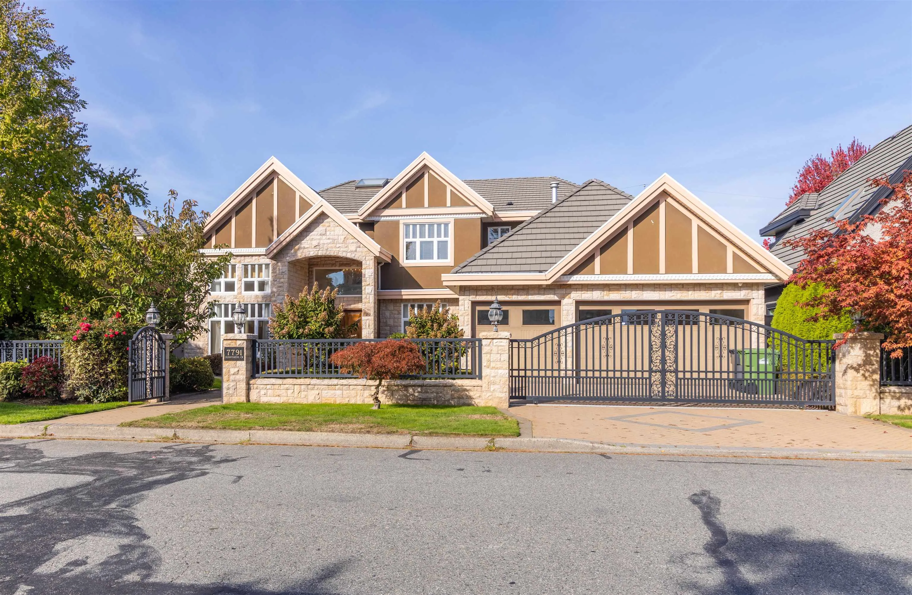 7791 Sunnymede Crescent