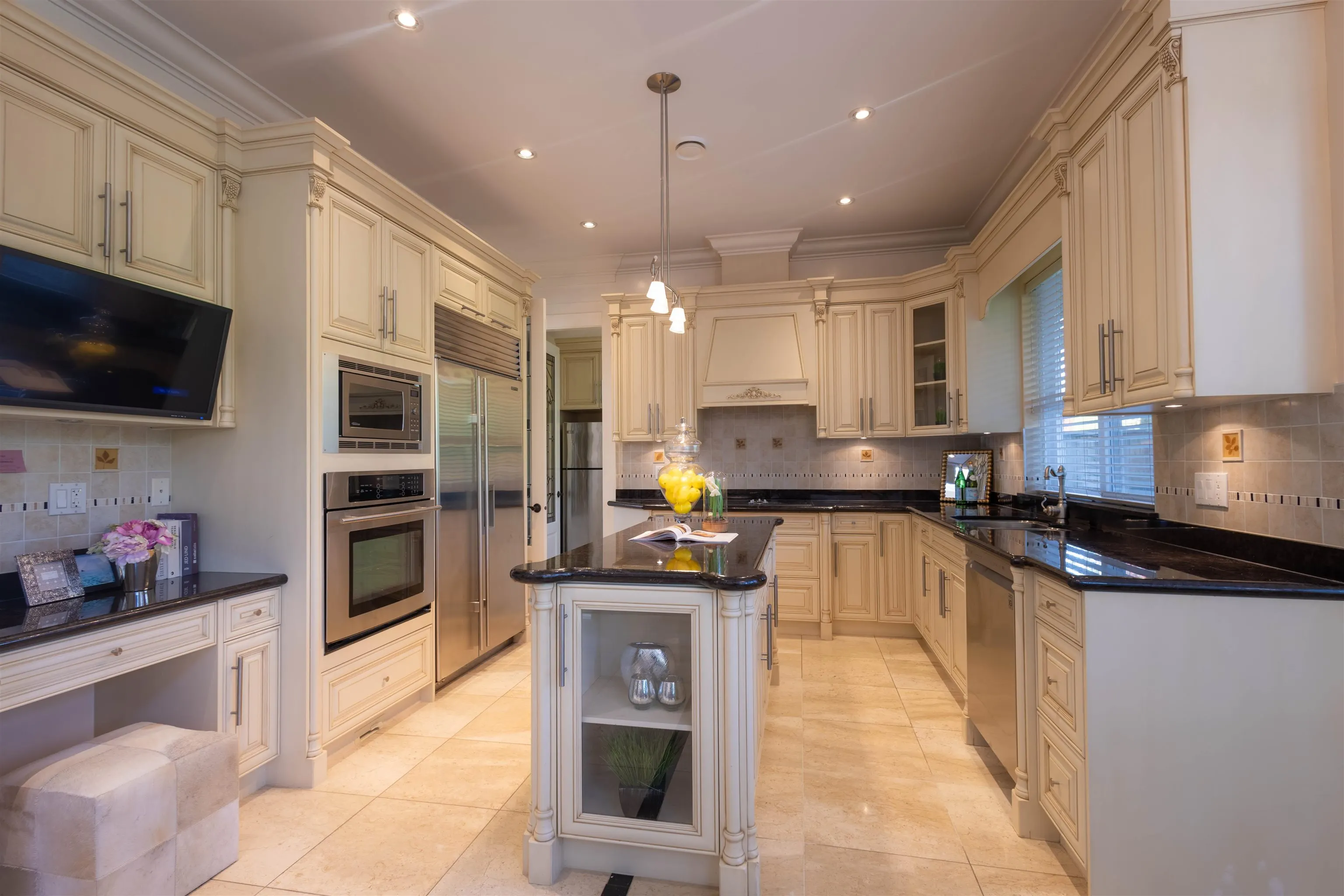 7791 Sunnymede Crescent