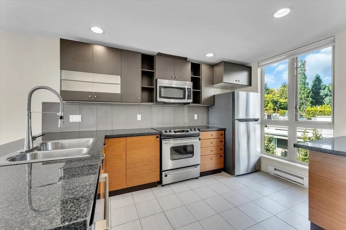 728 W 14th Street #64