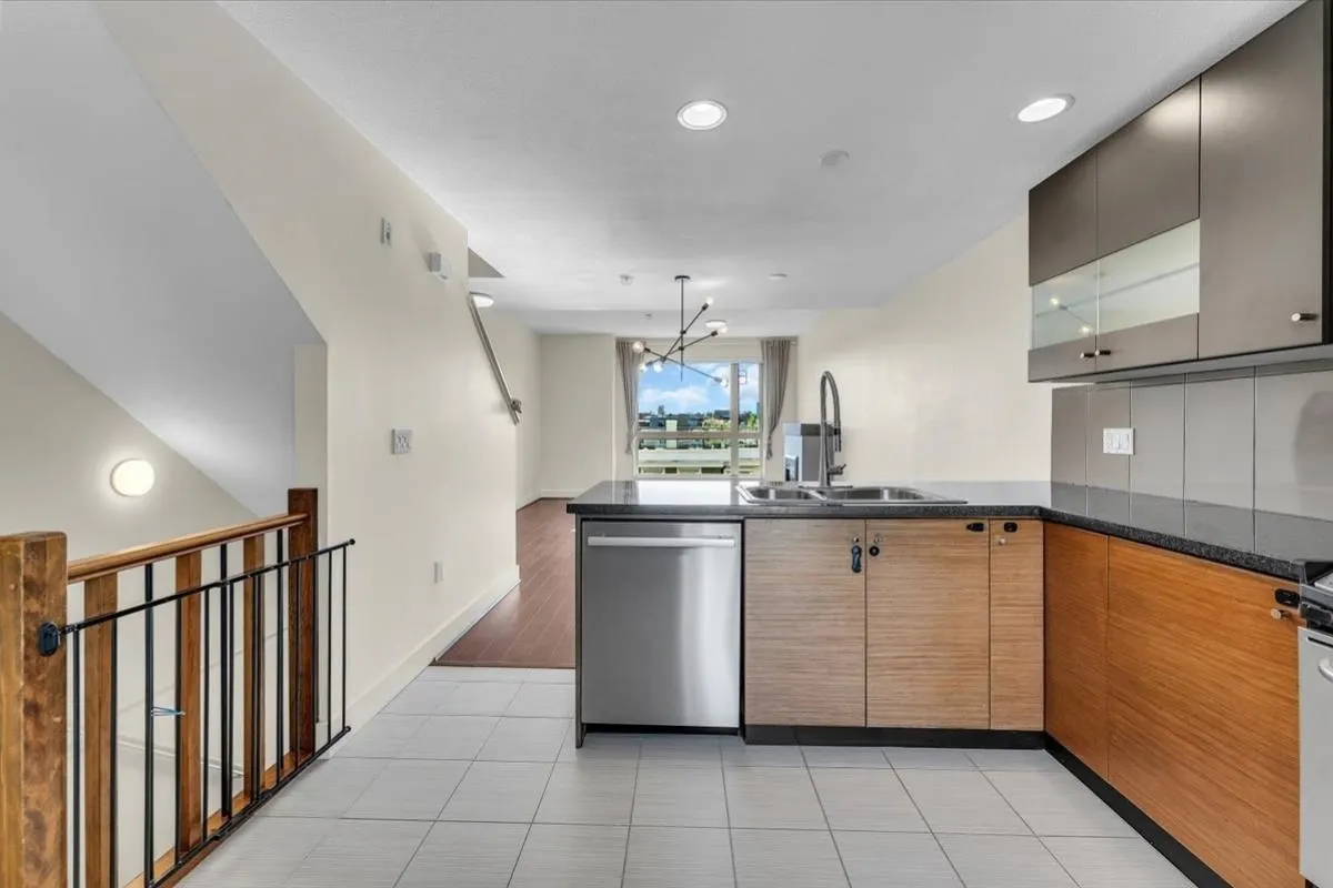 728 W 14th Street #64