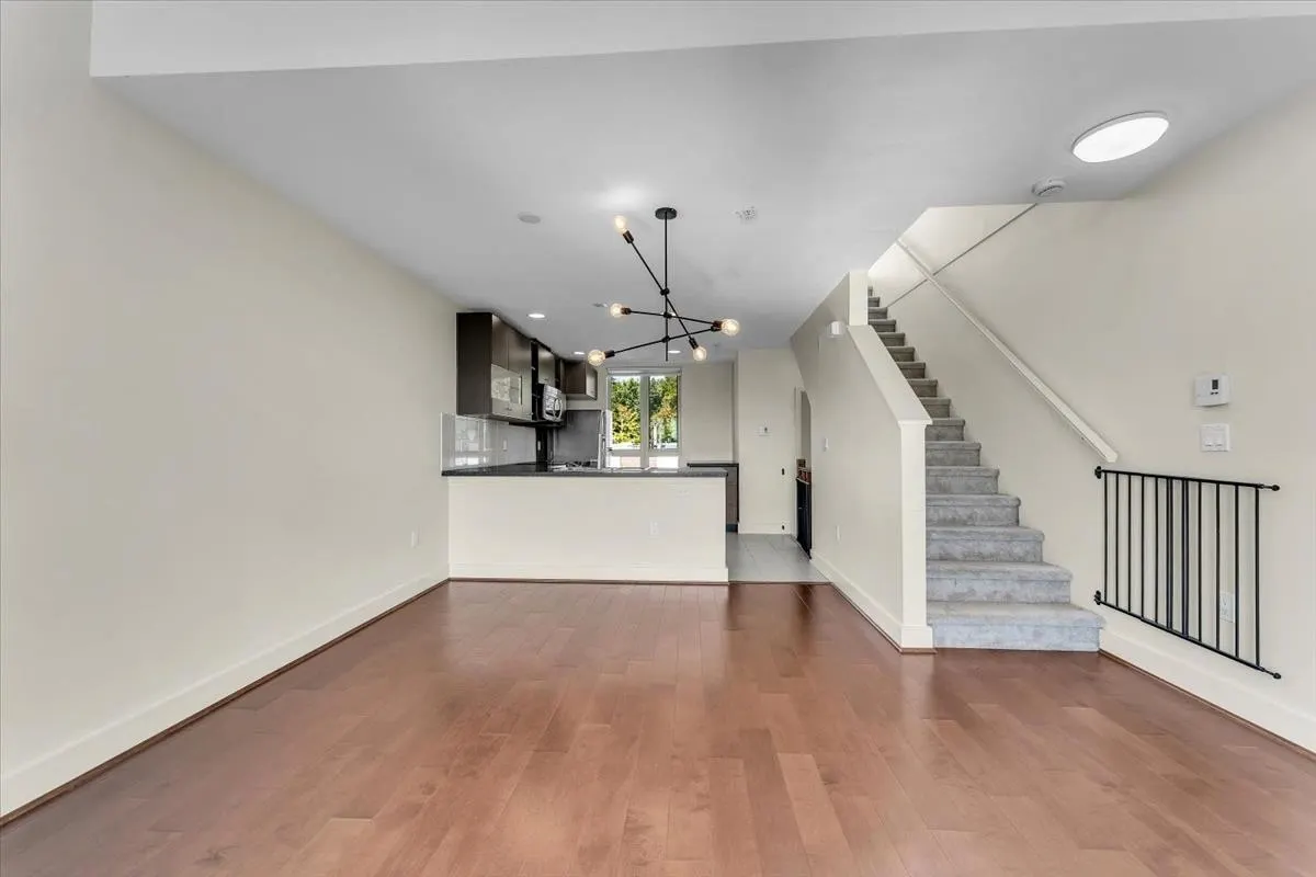 728 W 14th Street #64