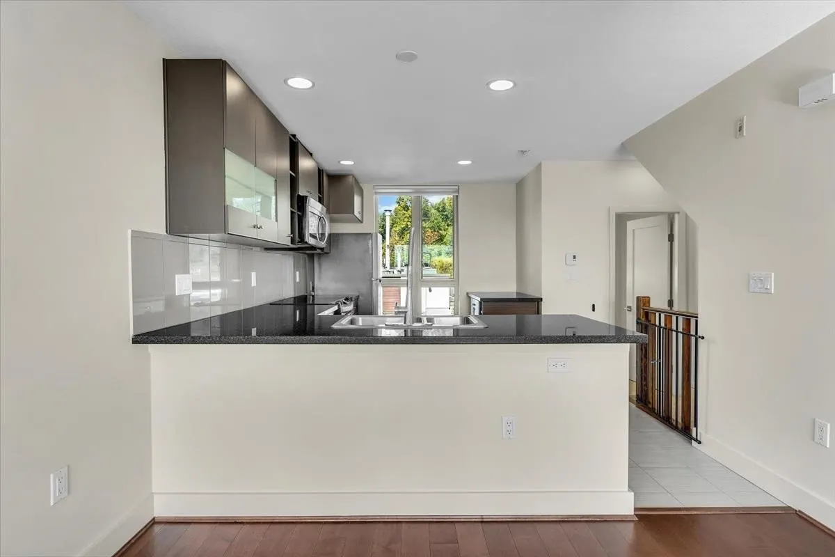 728 W 14th Street #64