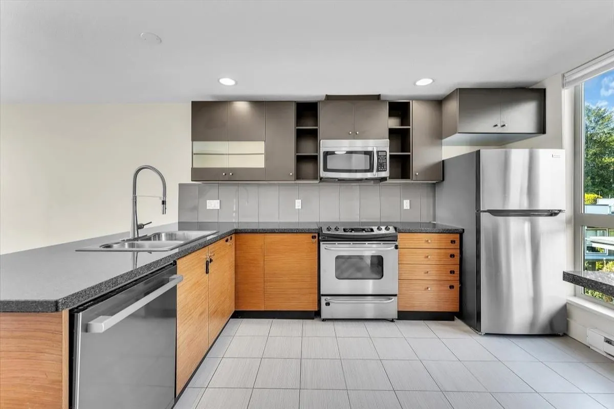 728 W 14th Street #64