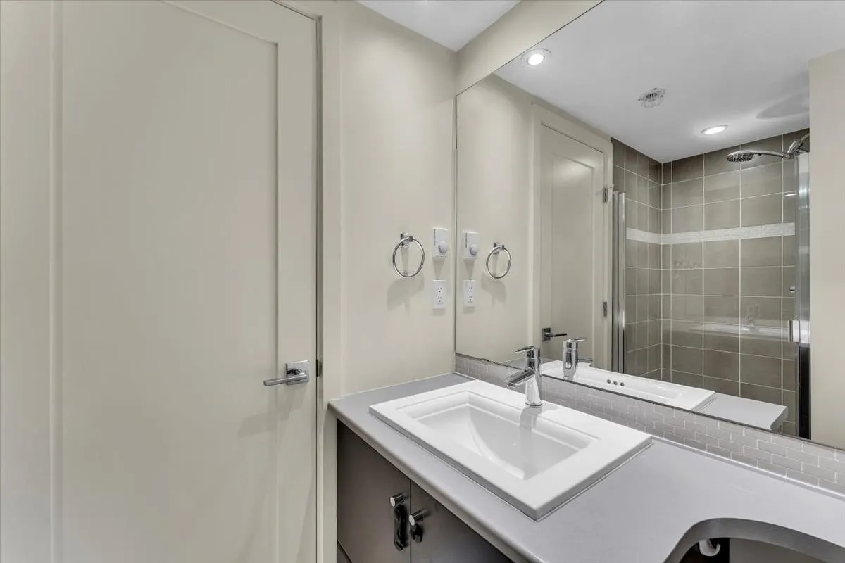 728 W 14th Street #64