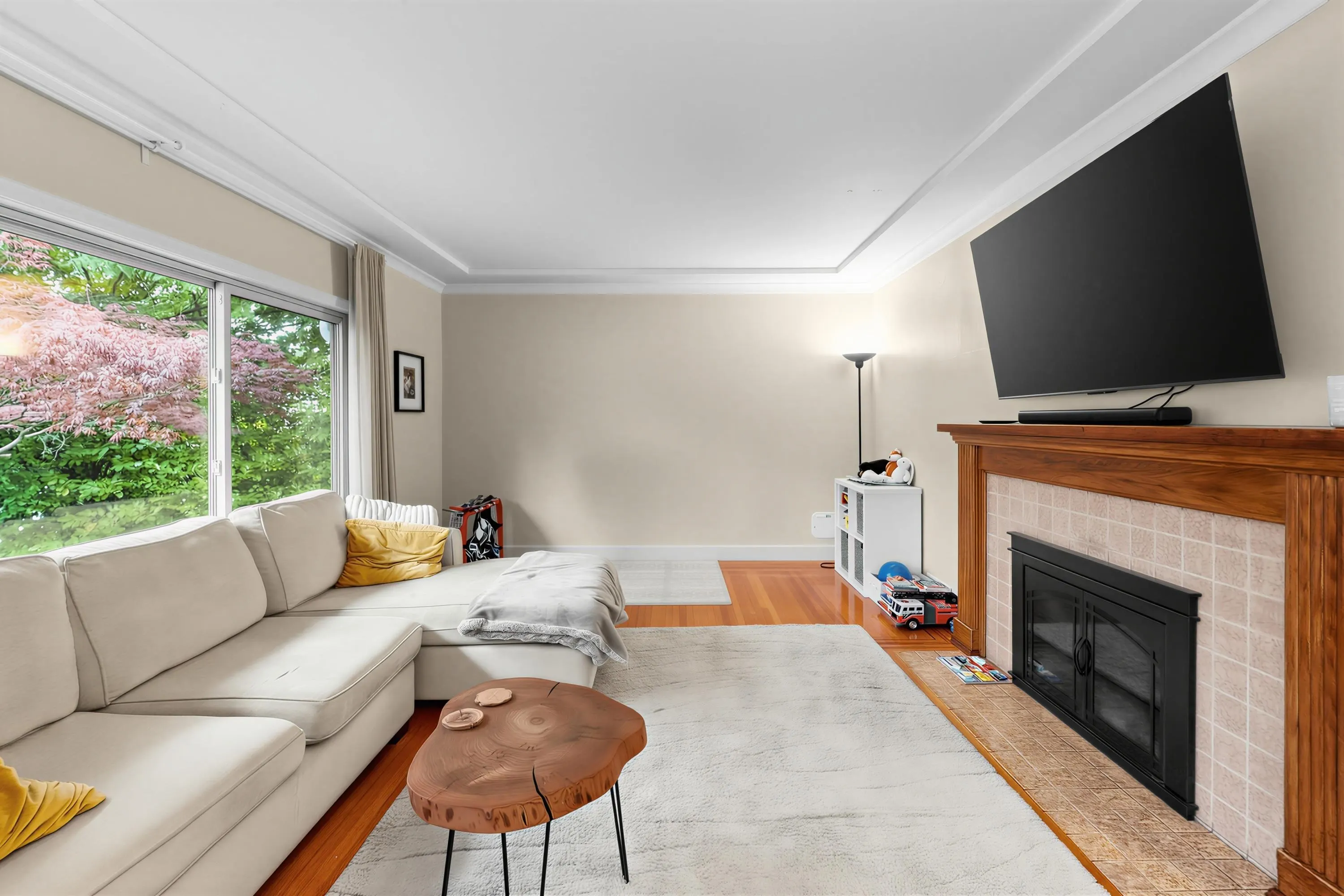 1095 E 29th Street