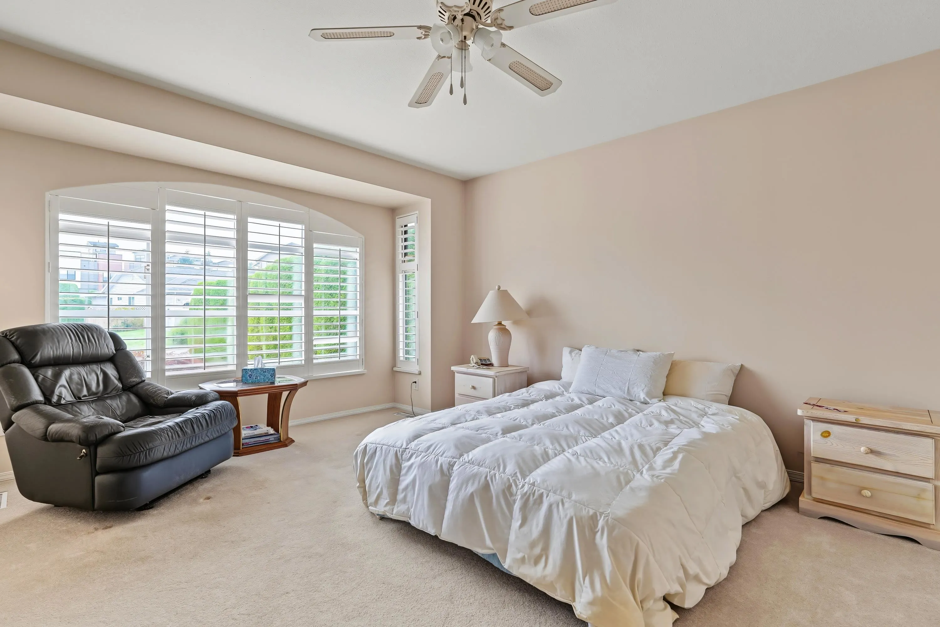 16155 16a Avenue