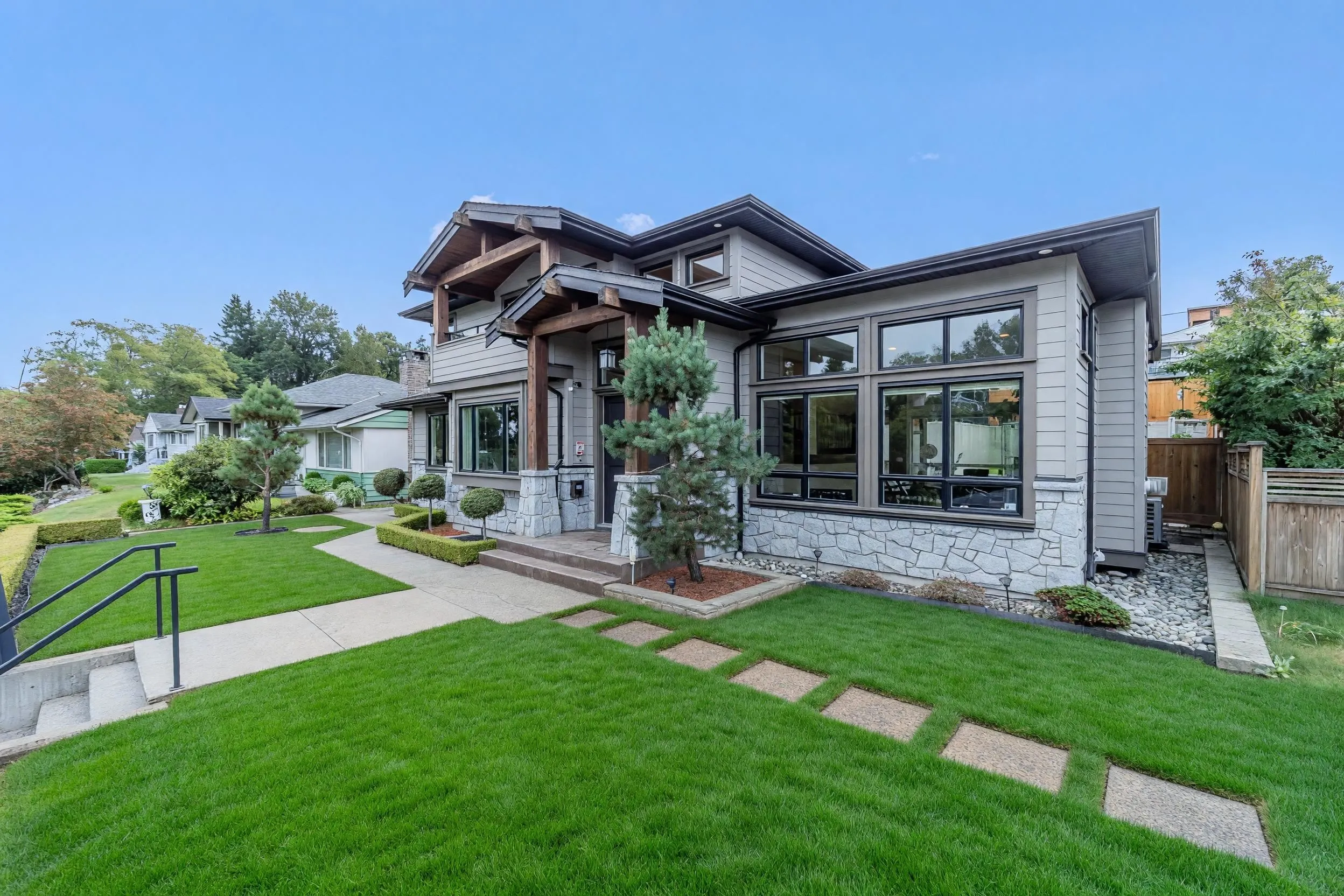 4294 Price Crescent