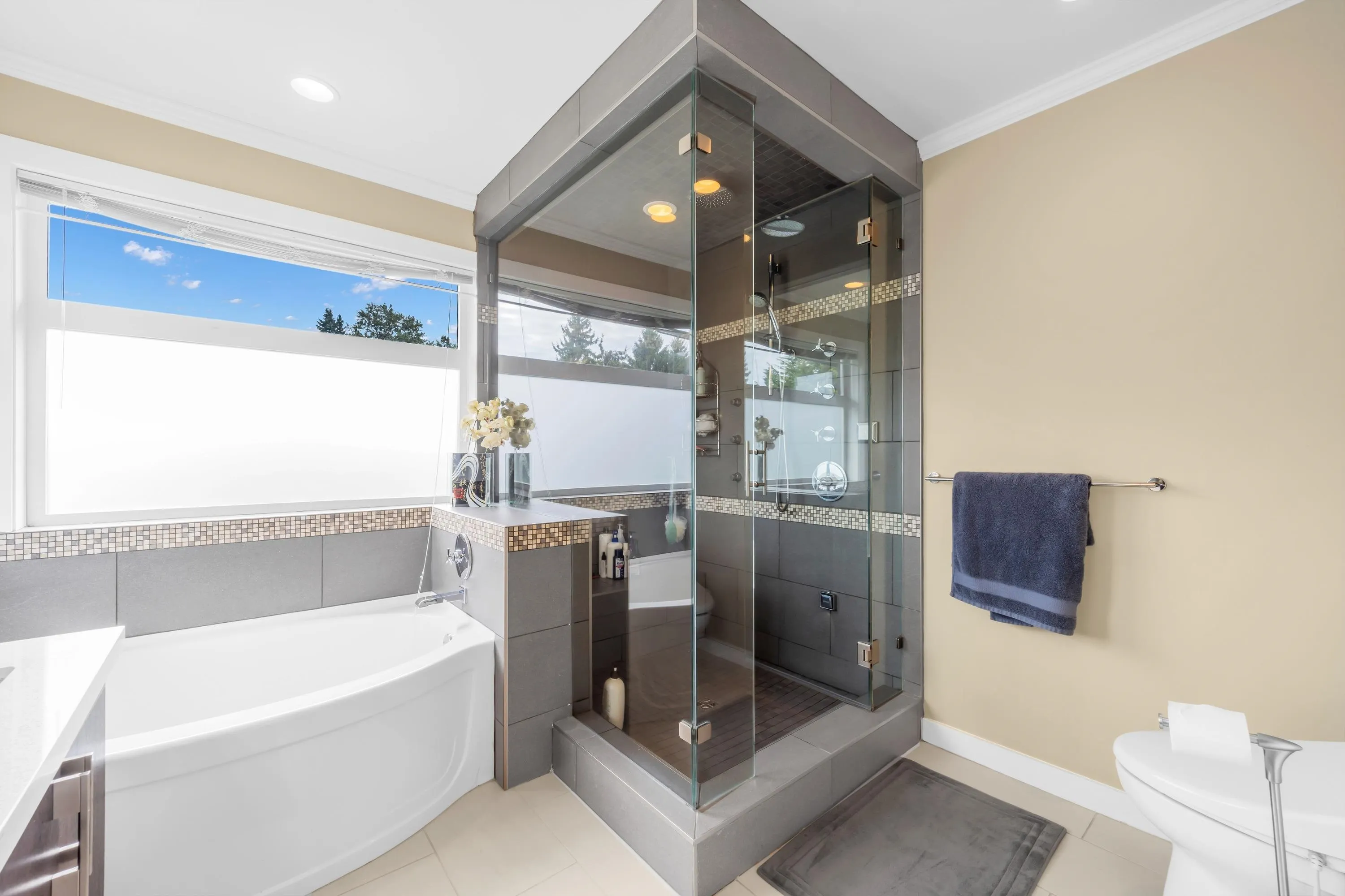 4294 Price Crescent